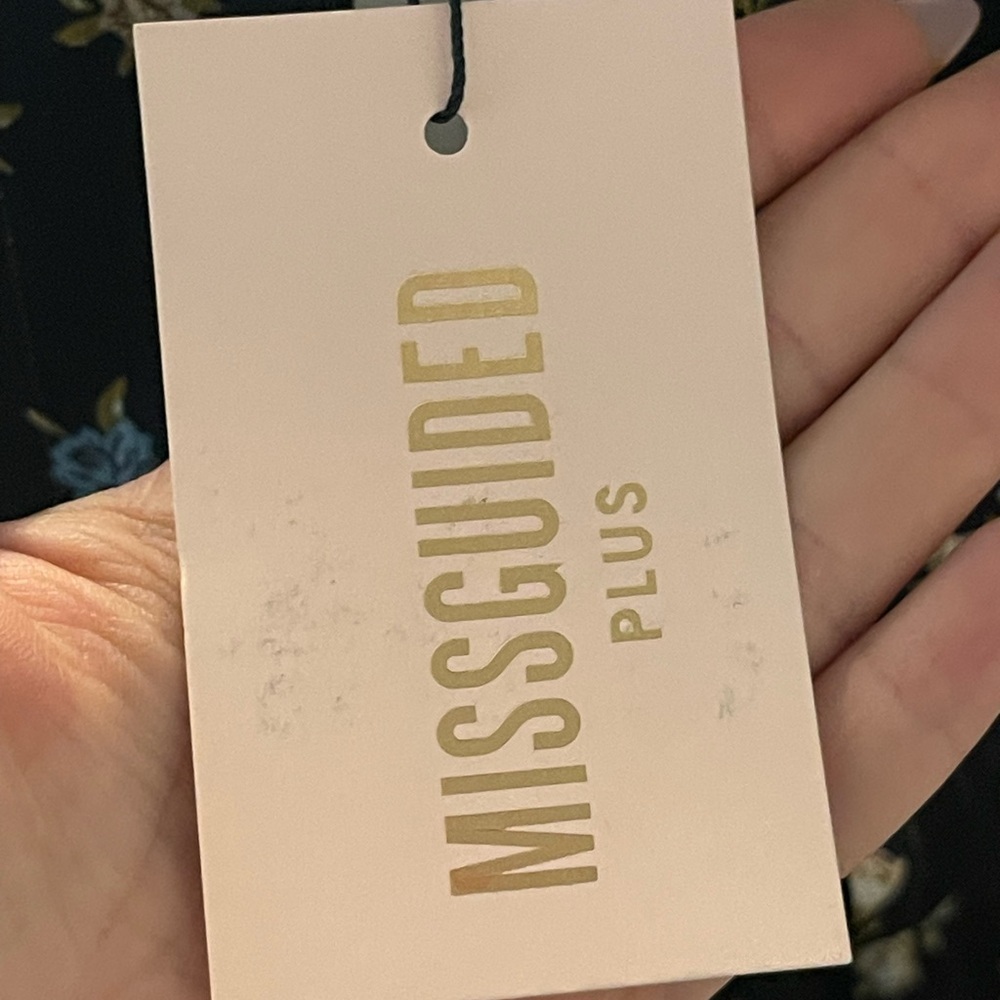 NWT Missguided Plus Mini Dress with Shirred Waist in Black Floral - Picture 11 of 12